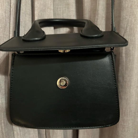 Black Hollister Purse - Picture 4 of 4